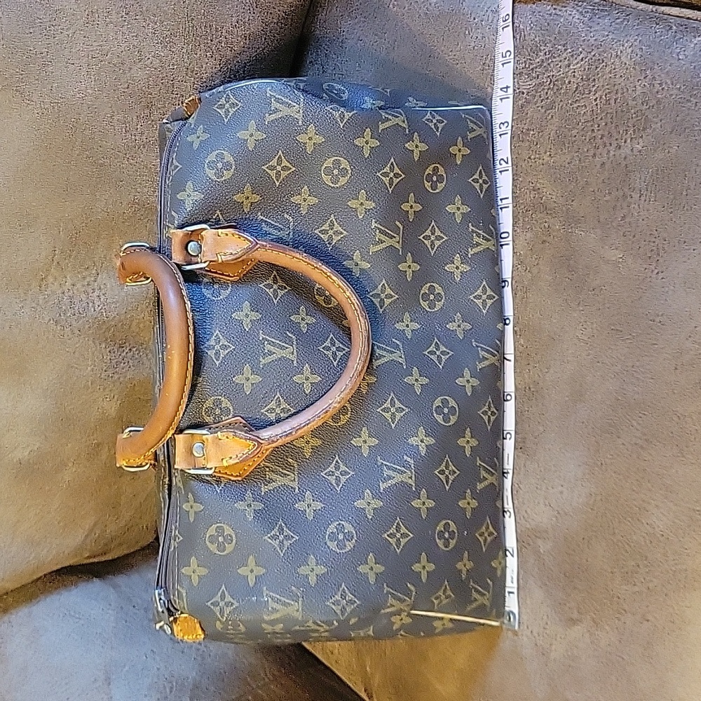 Lv bag a true vintage in like great condition